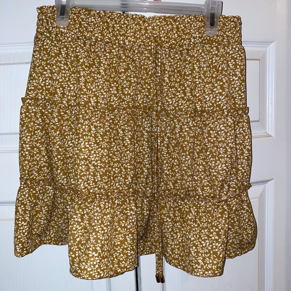 mustard w/ white flower detailing